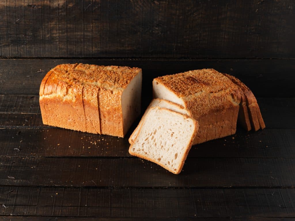 Handgebackenes Sesambrot